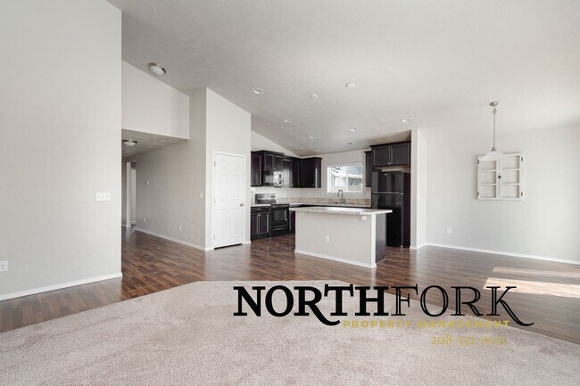 Building Photo - Great Nampa Rental with 3 car garage