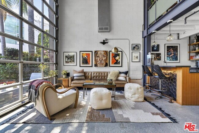 Building Photo - 2120 Narcissus Ct