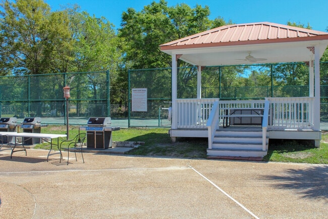 Building Photo - 2046 Beach Blvd