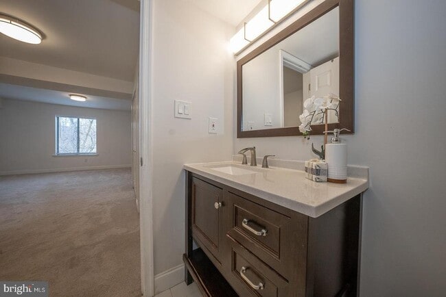 Building Photo - 504 Mountainview Dr