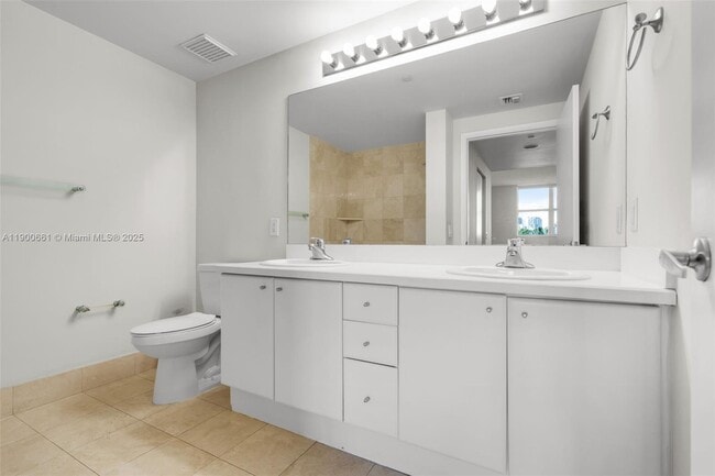 Building Photo - 2475 Brickell Ave