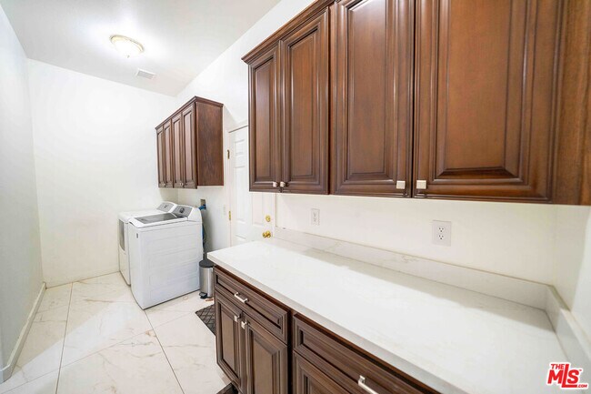 Building Photo - 17833 Wildridge Ln
