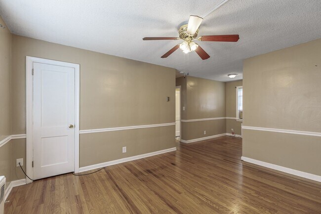 Building Photo - Historic Apartment located a short drive from Elon!