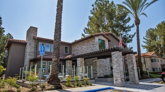 Building Photo - Idyllwillow