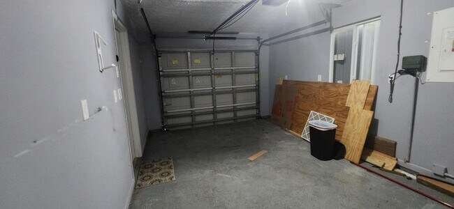 Building Photo - 8368 SE Pine Cir