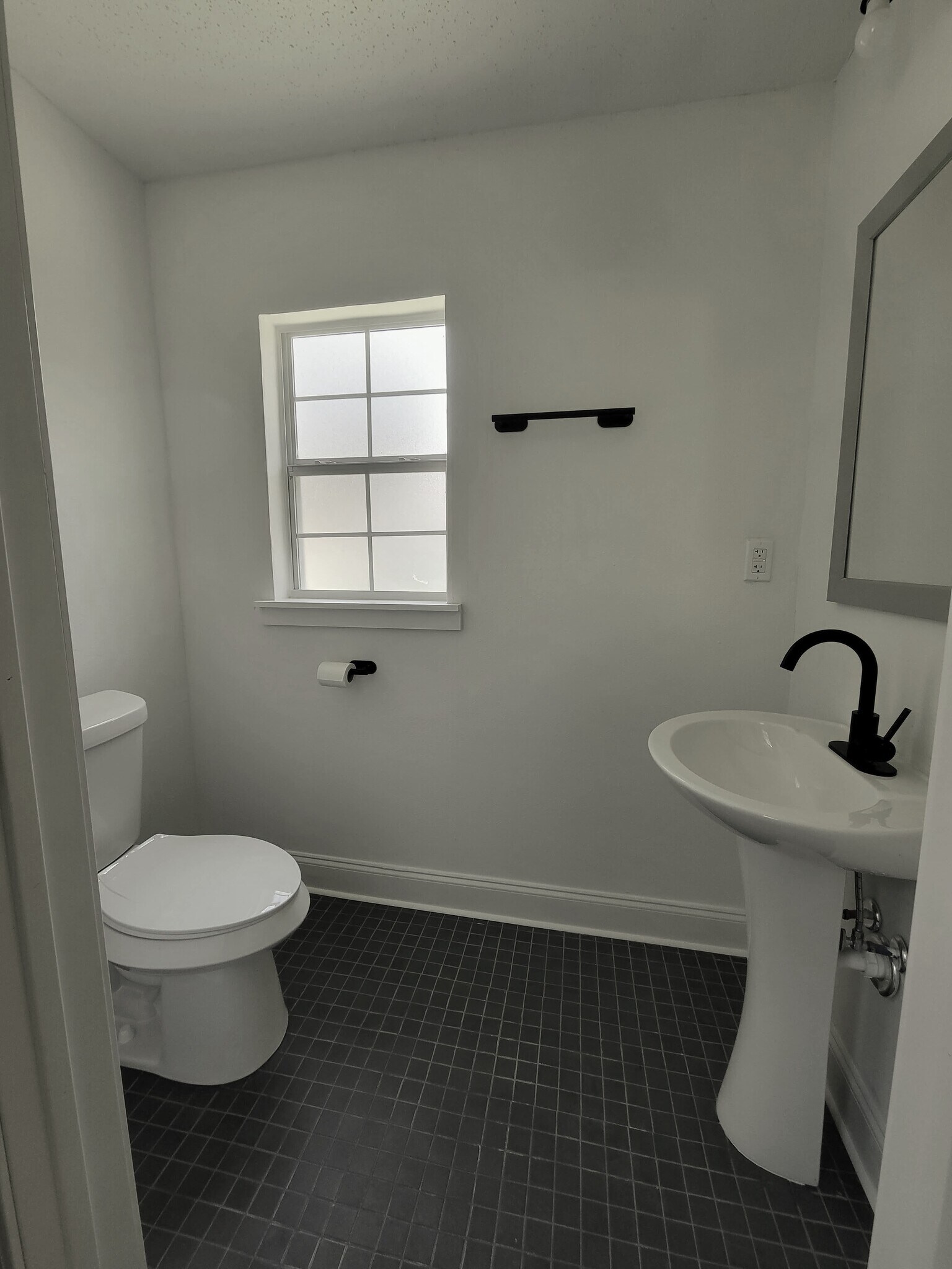 Half Bath - 71364 Saint Charles St