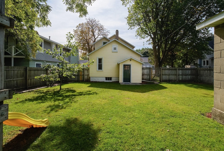 Building Photo - 244 5th St