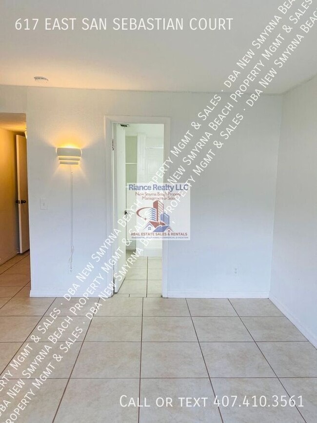 Building Photo - 617 E San Sebastian Ct