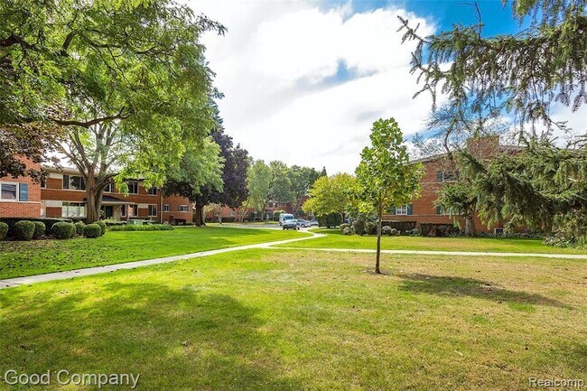 Building Photo - 946 N Adams Rd