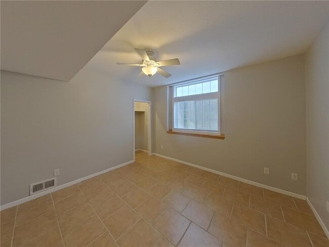 Building Photo - 15012 Viewcrest Ln