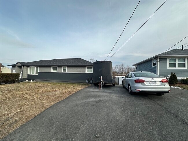 Building Photo - 34 Ensign St