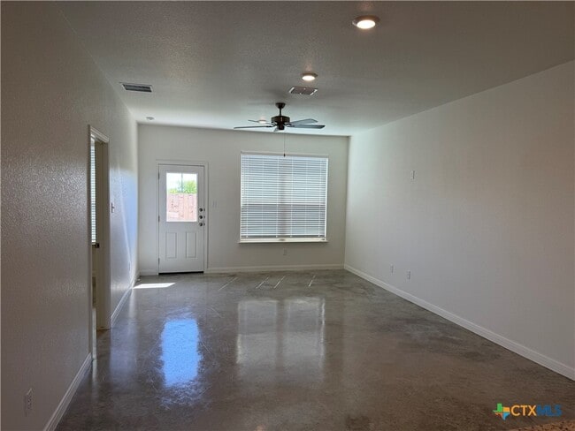 Building Photo - 2011 Bear Grass Rdg Rd