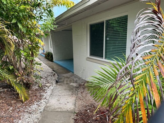 Building Photo - 1211 N Osceola Ave