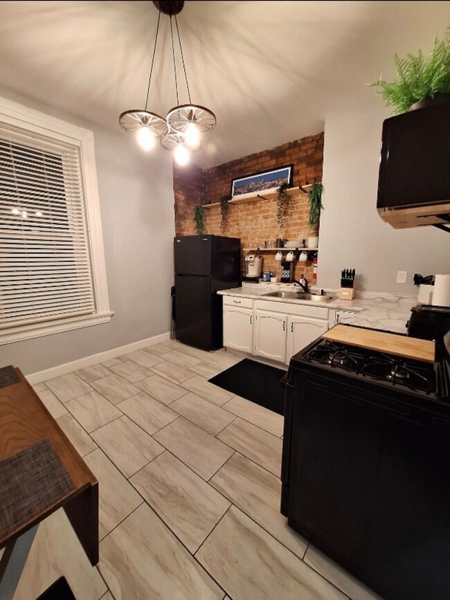 Building Photo - Fully Furnished 1 bedroom in Ludlow – All Utilities Included