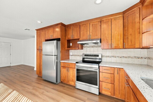 Building Photo - 560 Glenburry Way