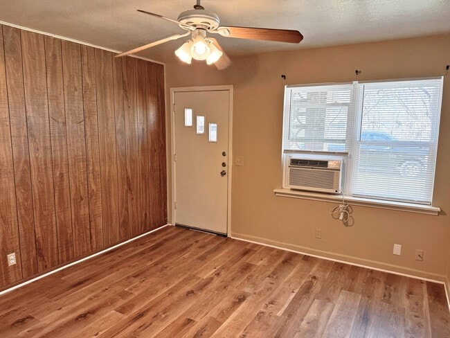 Building Photo - 102 Ave G