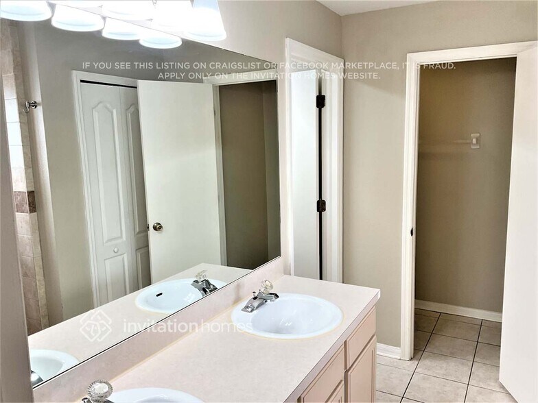 Building Photo - 12237 Dawn Vista Dr