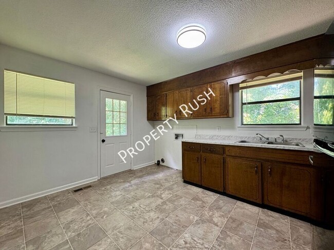 Building Photo - 555 E Garden Farm Rd