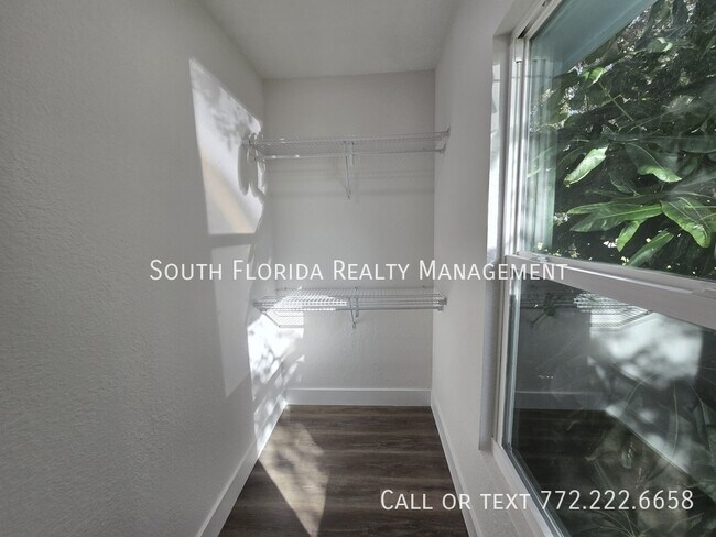 Building Photo - 541 SE Penn Ave