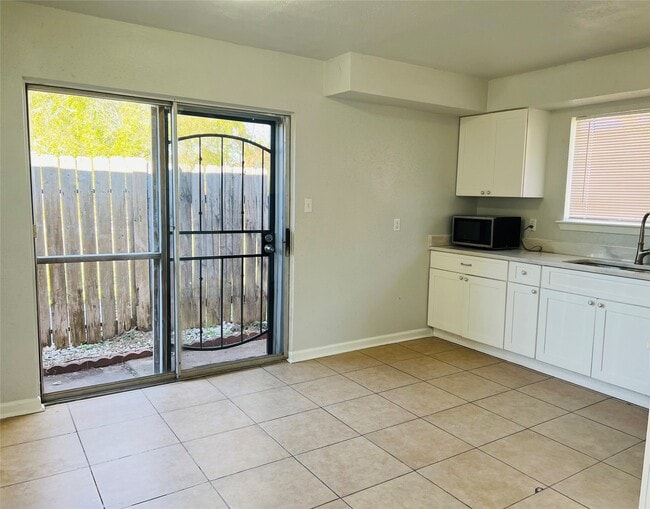 Building Photo - 13114 Benford Dr