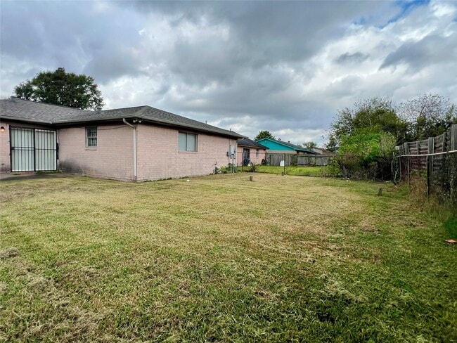 Building Photo - 12819 Claygate Dr