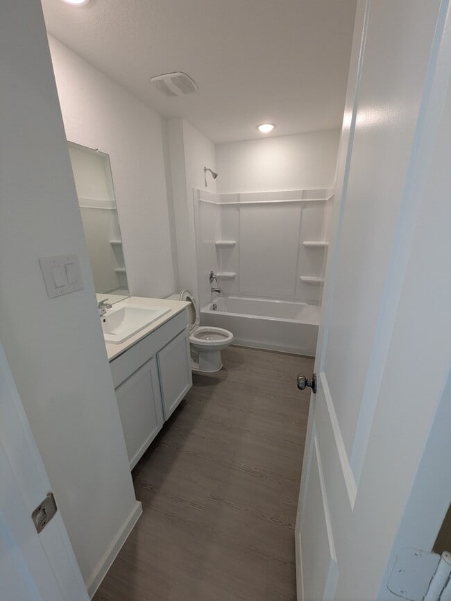 Building Photo - 19008 Encanto Aly