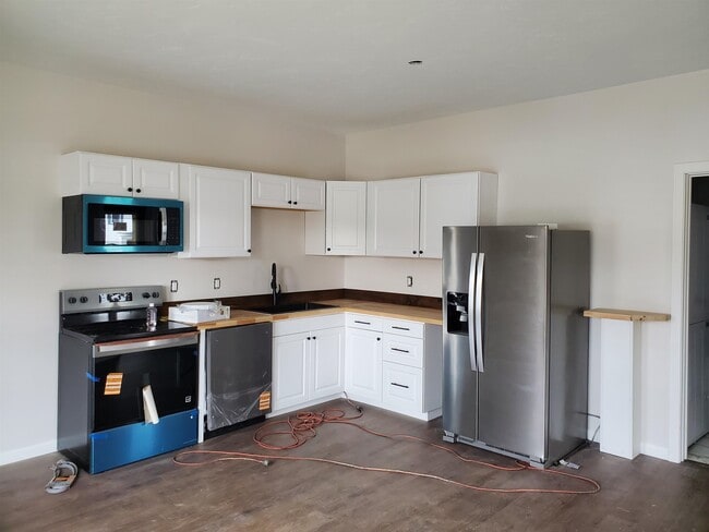 Building Photo - 17 Canaan St