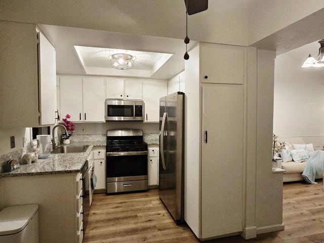 Building Photo - 2135 E Valley Pkwy