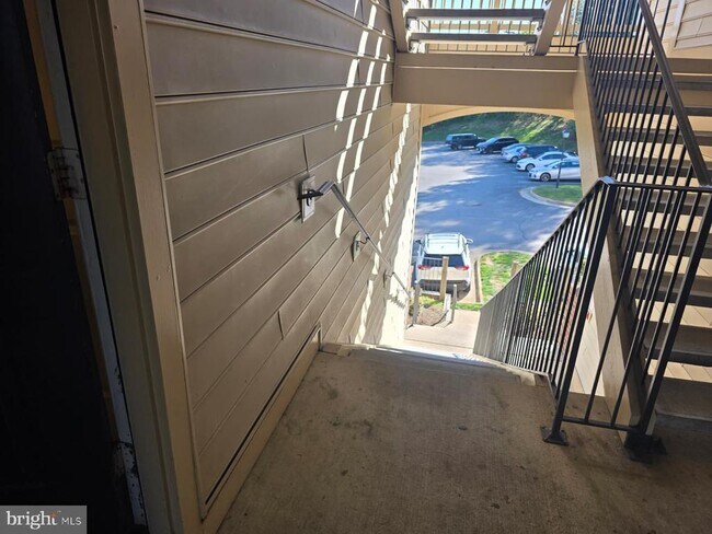 Building Photo - 1055 Gardenview Loop
