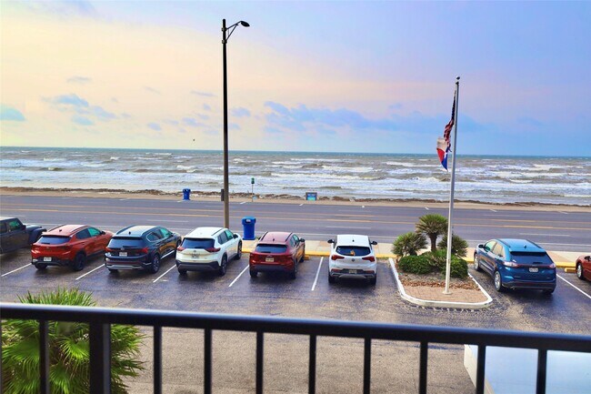 Building Photo - 7310 Seawall Blvd