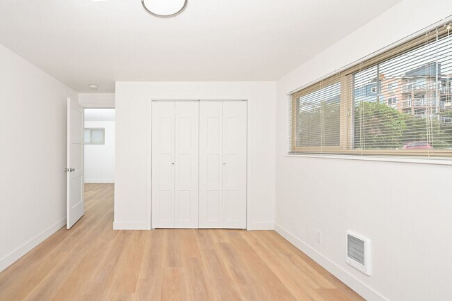 Building Photo - Greenlake / Phinney Ridge Remodel - In-Uni...