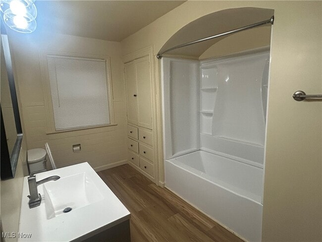 Building Photo - 510 Forest Ave