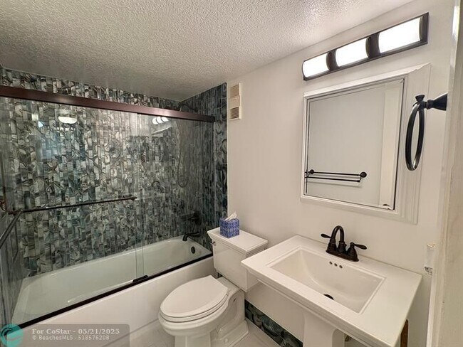 Building Photo - 2112 S Cypress Bend Dr