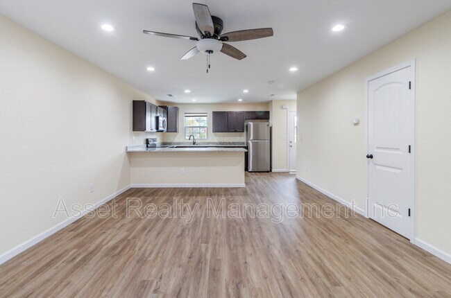 Building Photo - 916 Warrior Hill Dr