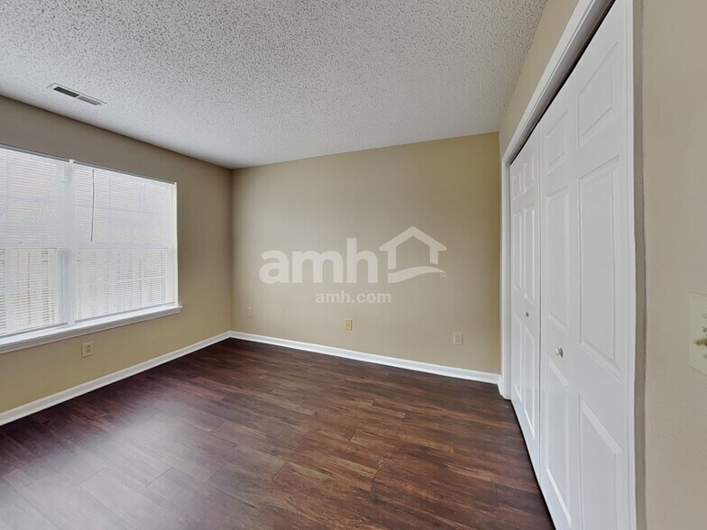 Building Photo - 151 E Pine Ridge Dr