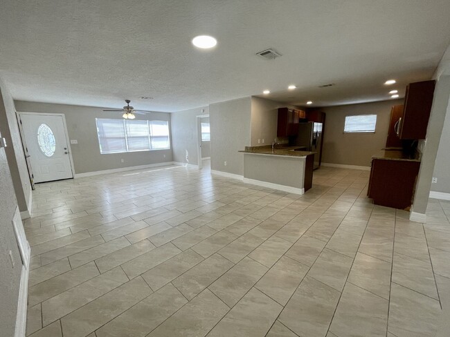 Building Photo - 4 bedroom 2 bathroom pool home for rent