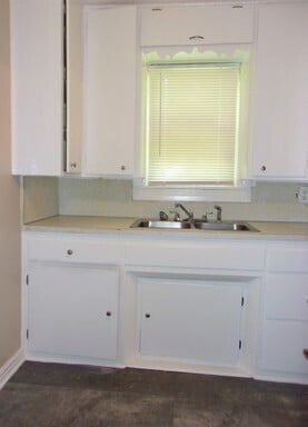 Building Photo - 1 BED 1 BATH DOWNSTAIRS GARAGE APT IN CAPITAL HILL AREA