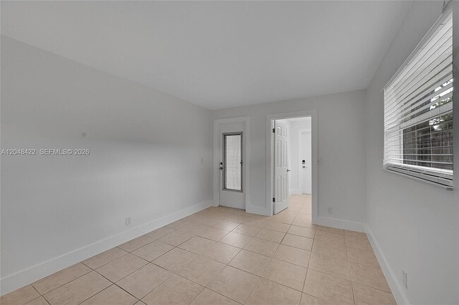 Building Photo - 808 SW 12th Ct