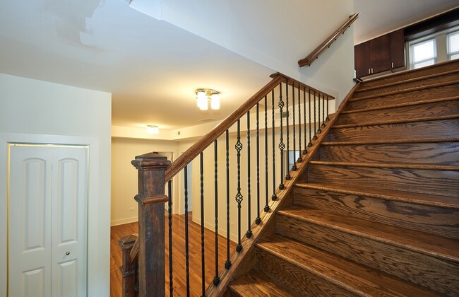 Building Photo - 6134 N Washtenaw Ave