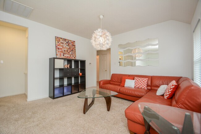 Building Photo - 2 Stone Arrow Pl