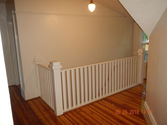 Building Photo - Available 6/1/25 Charming Two Story Single...