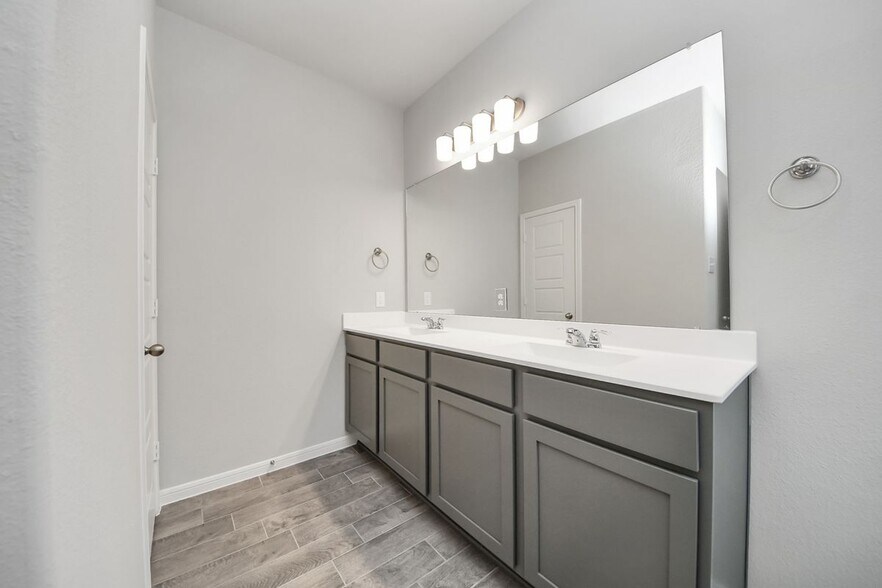 Building Photo - 22826 Xanthos St