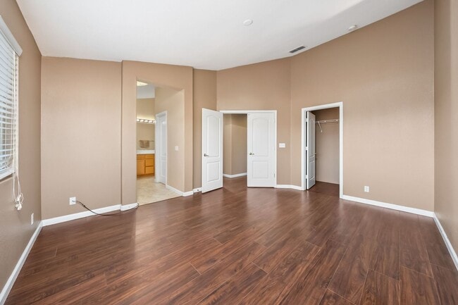 Building Photo - Spacious 4 Bedroom, 2.5 Bath Home in Sacra...
