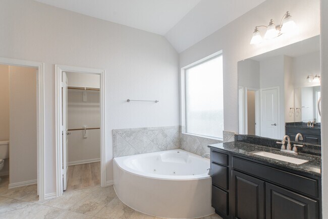 Building Photo - 7 Deer River Cir