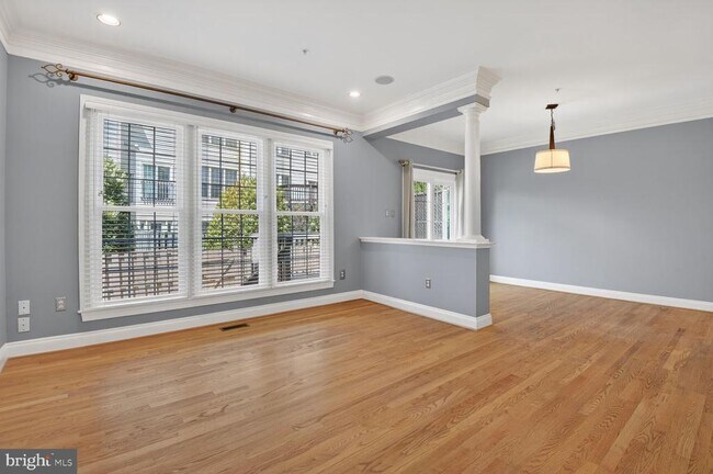 Building Photo - 1169 Regal Oak Dr