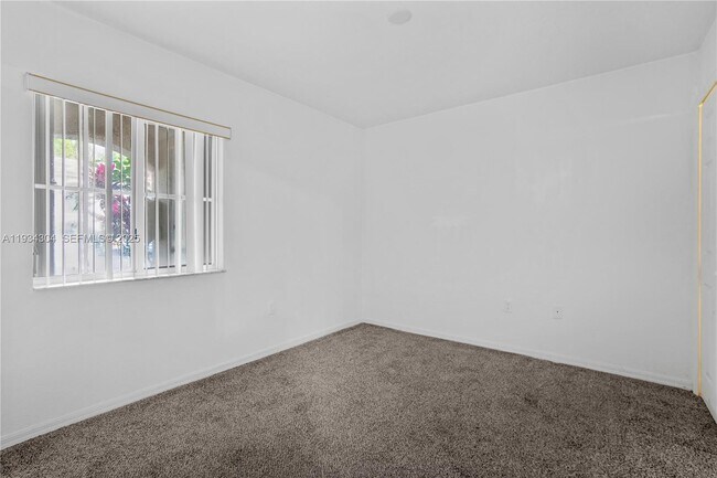 Building Photo - 1250 SE 29th St