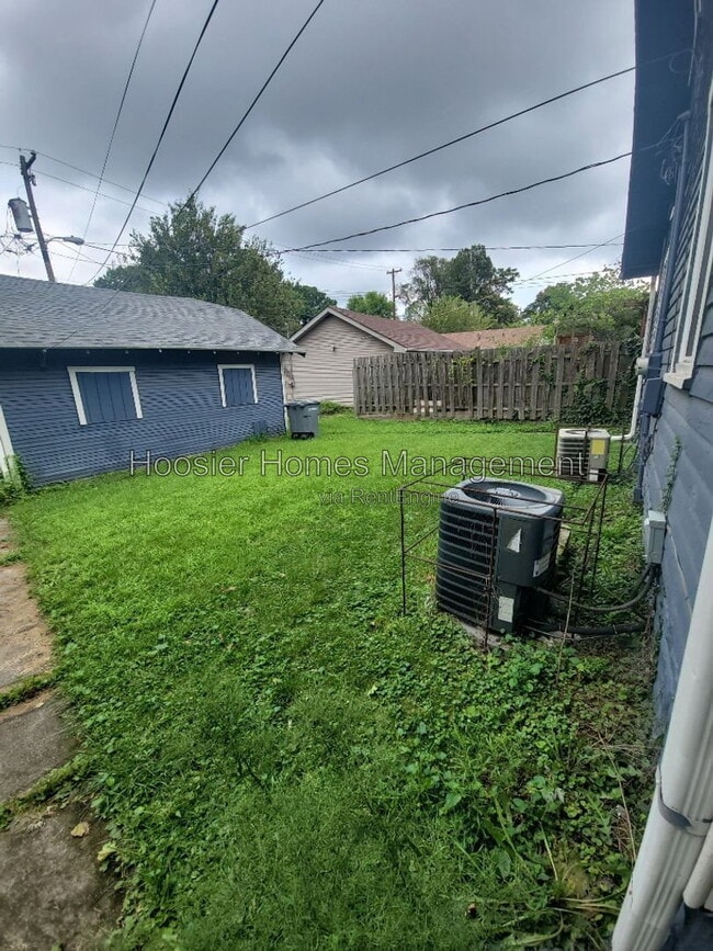 Building Photo - 1024 E Bradbury Ave