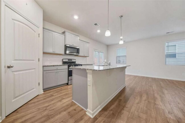 Building Photo - 826 Bentley Dr