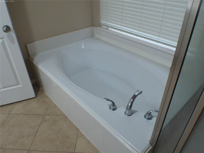 Building Photo - 20207 Emerald Cliff Ln