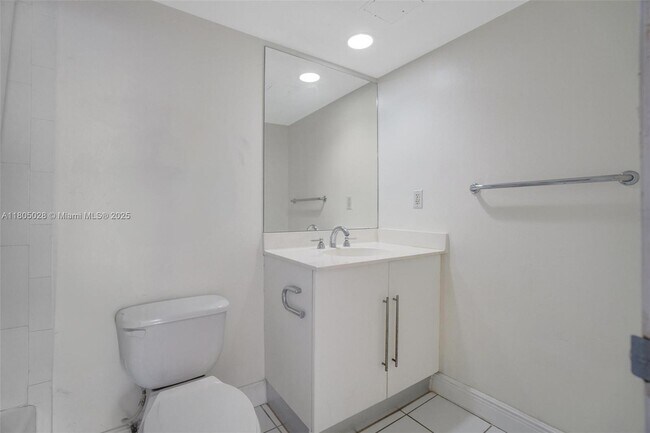 Building Photo - 3000 S Ocean Dr